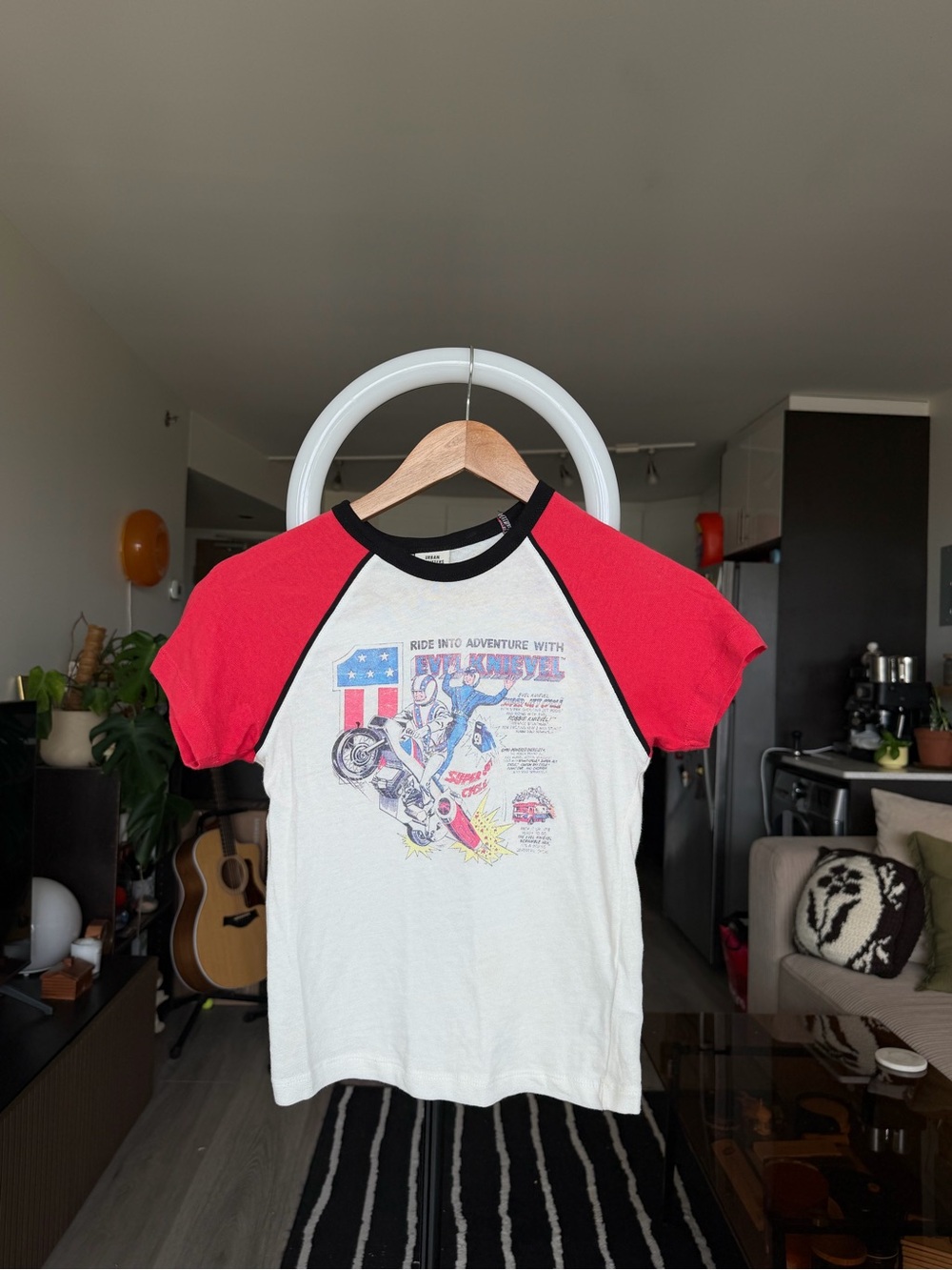 Urban Outfitters - T-shirt Raglan Bébé Evel Knievel